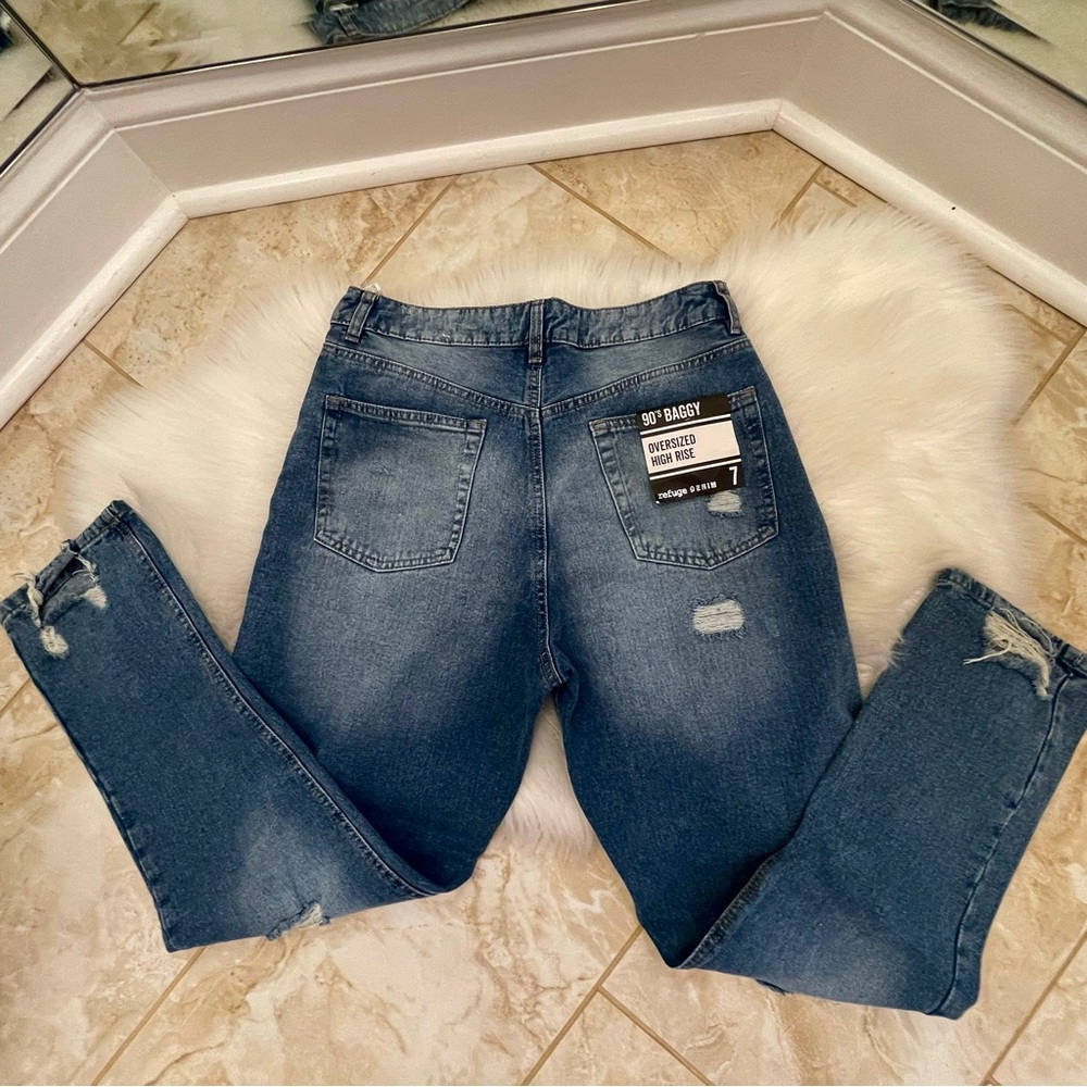 Oversized High Rise Jeans - Picture 2 of 3